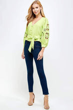 Charger l&#39;image dans la galerie, Lime Green Embroidered Sleeve Top
