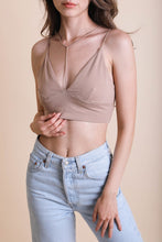 Charger l&#39;image dans la galerie, Y-Neck Plunge Crop Top
