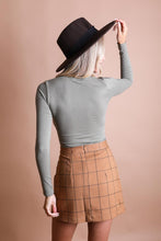 Charger l&#39;image dans la galerie, Long Sleeve Fitted Crop Top
