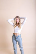Charger l&#39;image dans la galerie, Long Sleeve Fitted Crop Top
