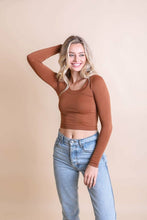 Charger l&#39;image dans la galerie, Long Sleeve Fitted Crop Top
