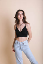 Charger l&#39;image dans la galerie, Y-Neck Plunge Crop Top

