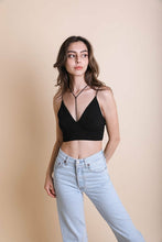Charger l&#39;image dans la galerie, Y-Neck Plunge Crop Top
