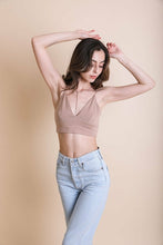 Charger l&#39;image dans la galerie, Y-Neck Plunge Crop Top

